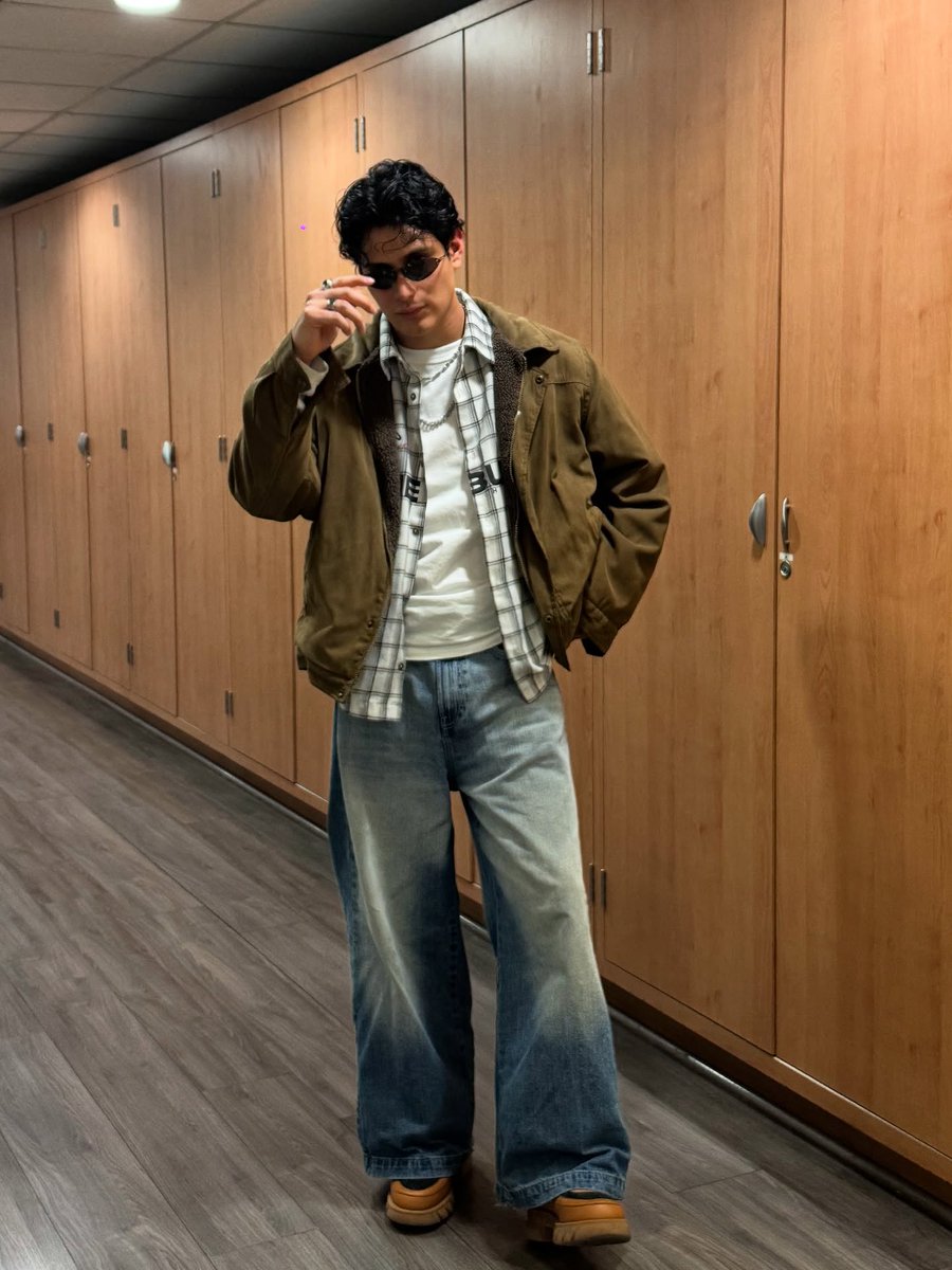tw1ips's tweet photo. @RayoCalor Leonardo Lotina, es ex participante del reality de santos bravos, actualmente es solista https://t.co/IMXJH0PsVI