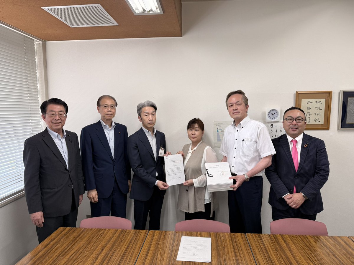 obaramasateru's tweet photo. 【十文字町の安心安全を守る会】の皆様とともに、4000名分の署名を県へ提出いたしました。

ご署名いただいた皆様の切実なお気持ちにしっかりと応えられるよう、引き続き全力で動いていくことをお約束いたします！ https://t.co/wzrObHjer6