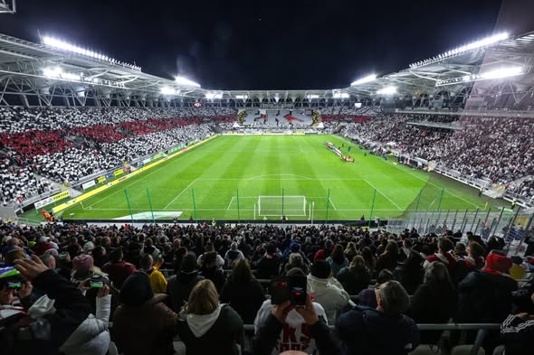 lkshistory's tweet photo. #TegoDnia #2czerwca 2021 nastąpiło oficjalne nadanie imienia Stadionowi Miejskiemu w Łodzi, przy alei Unii Lubelskiej 2, na którym mecze rozgrywa ŁKS Łódź. Patronem obiektu został legendarny sportowiec, wieloletni członek Klubu - Władysław Król. https://t.co/sN2s9978sH https://t.co/MqMeXQR4t4