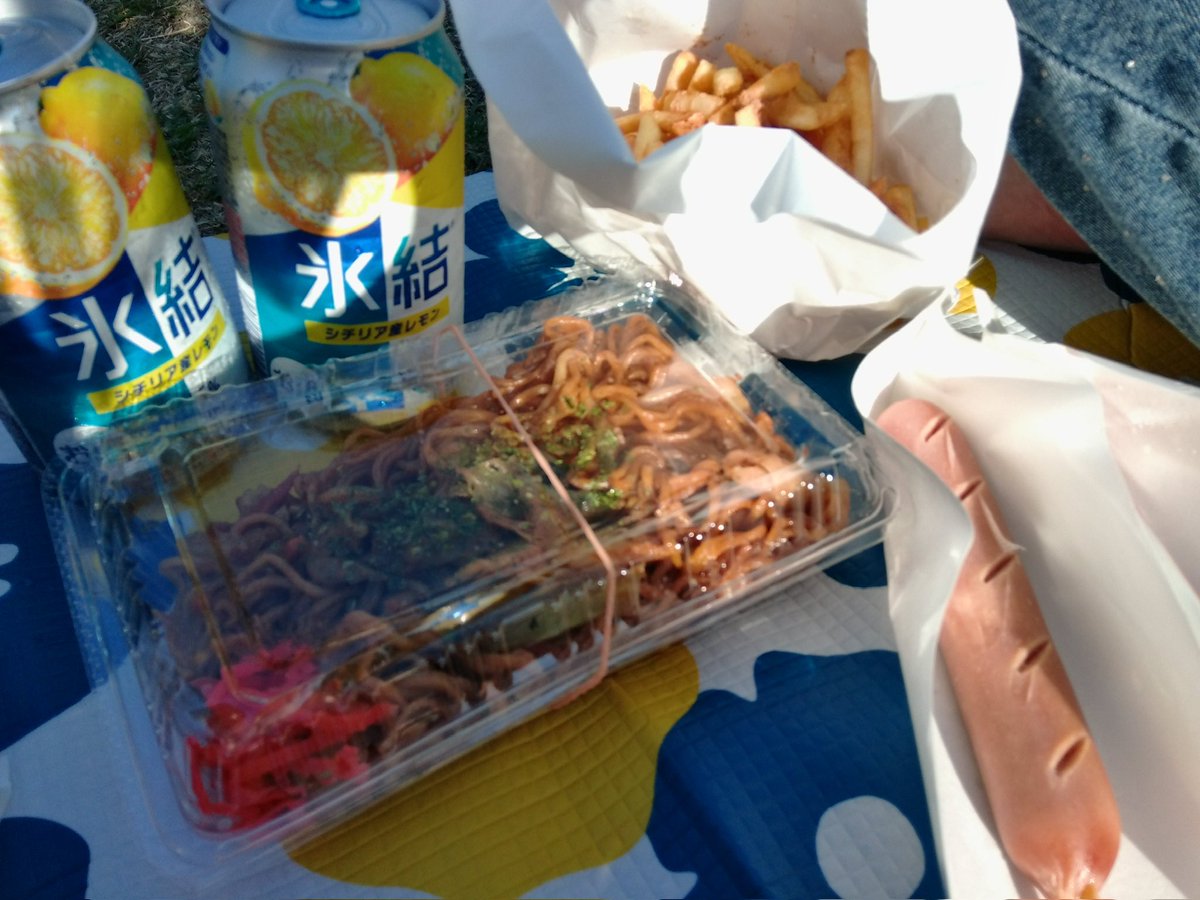 KiyomiMost's tweet photo. 昨日は横浜開港祭に行ってきたよ〜！

屋台のご飯食べながら、初めてのSILENT SIREN！
衣装かわいくて、歌声も演奏も素敵で💓
踊っちゃった🐶🍒

#横浜開港祭 #SILENTSIREN #サイサイ https://t.co/RTwiRPKeV9