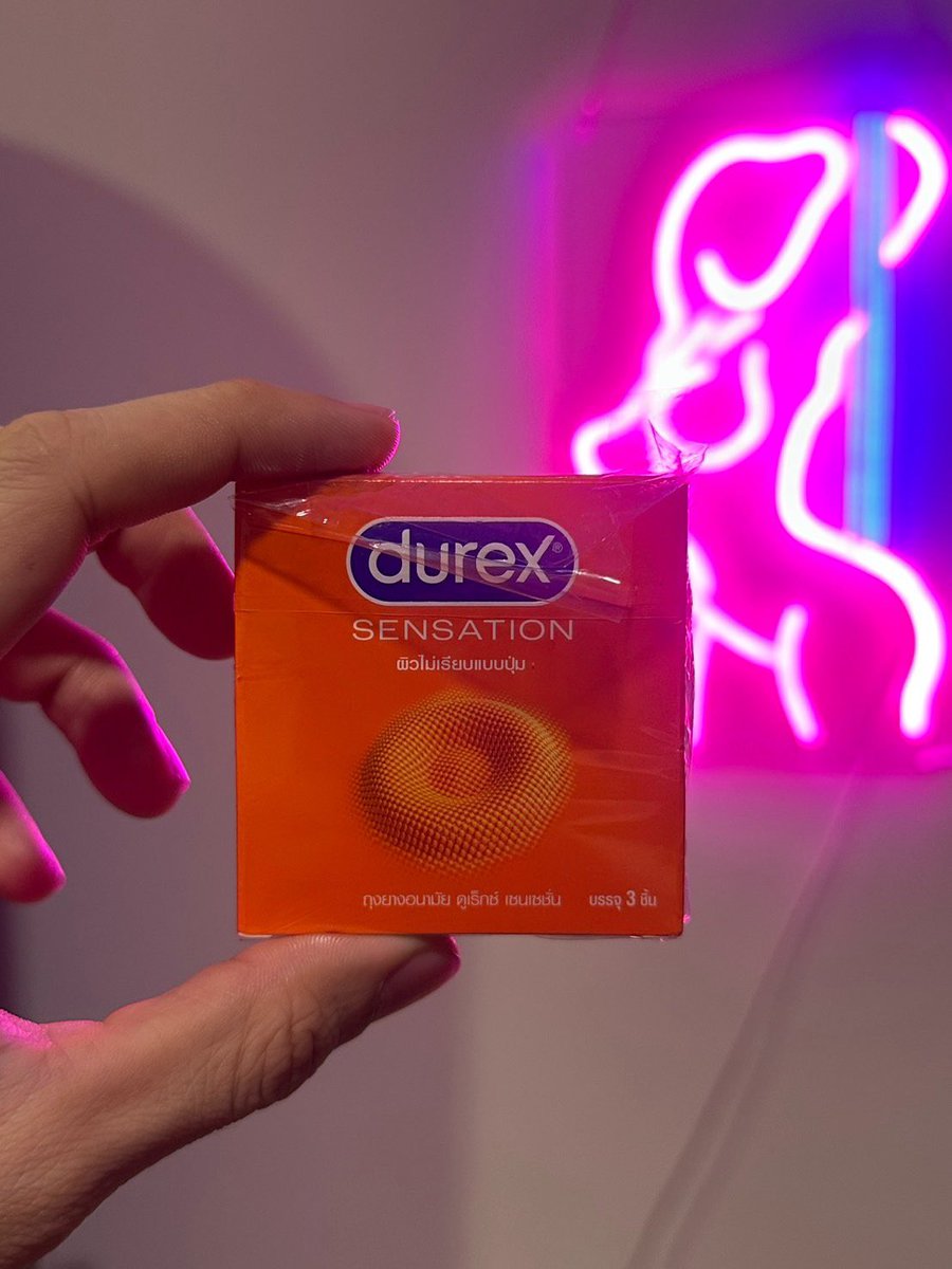 akrasuryphat's tweet photo. เข้าวงการนี้แล้วต้องป้องกันนะ เสียวด้วยเซฟด้วย ลอง Durex แบบปุ่มดู ฟินมาก นี่ลองแล้วติดใจเลยล่ะ แล้วที่แนะนำอีกอย่างคือล��งมีของเล่นหรือเปลี่ยนบรรยากาศใหม่ๆดู จะดีเลยล่ะะ https://t.co/tPY4EeC9AU