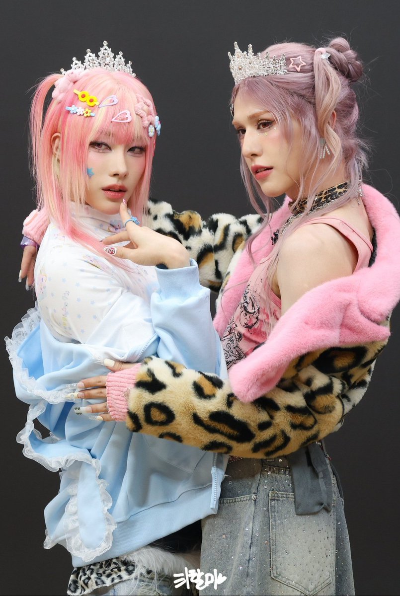gayandevol's tweet photo. barbiez doing this pose specifically🫦 https://t.co/U12iqqg0QA