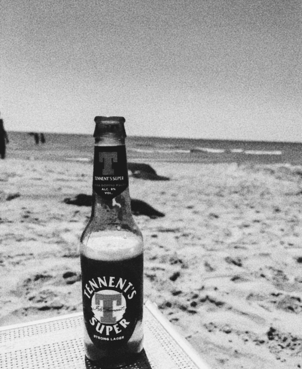 webconcetto's tweet photo. Sole, sabbia e una Tennent's Super gelata. Il mio concetto di festa oggi è decisamente strong. 🌊🔥
​Buona giornata a chi sa come ricaricare le batterie. 👊
#Relax #BeachDay #TennentsSuper #Festa #GoodVibes https://t.co/wb6QNewL0w