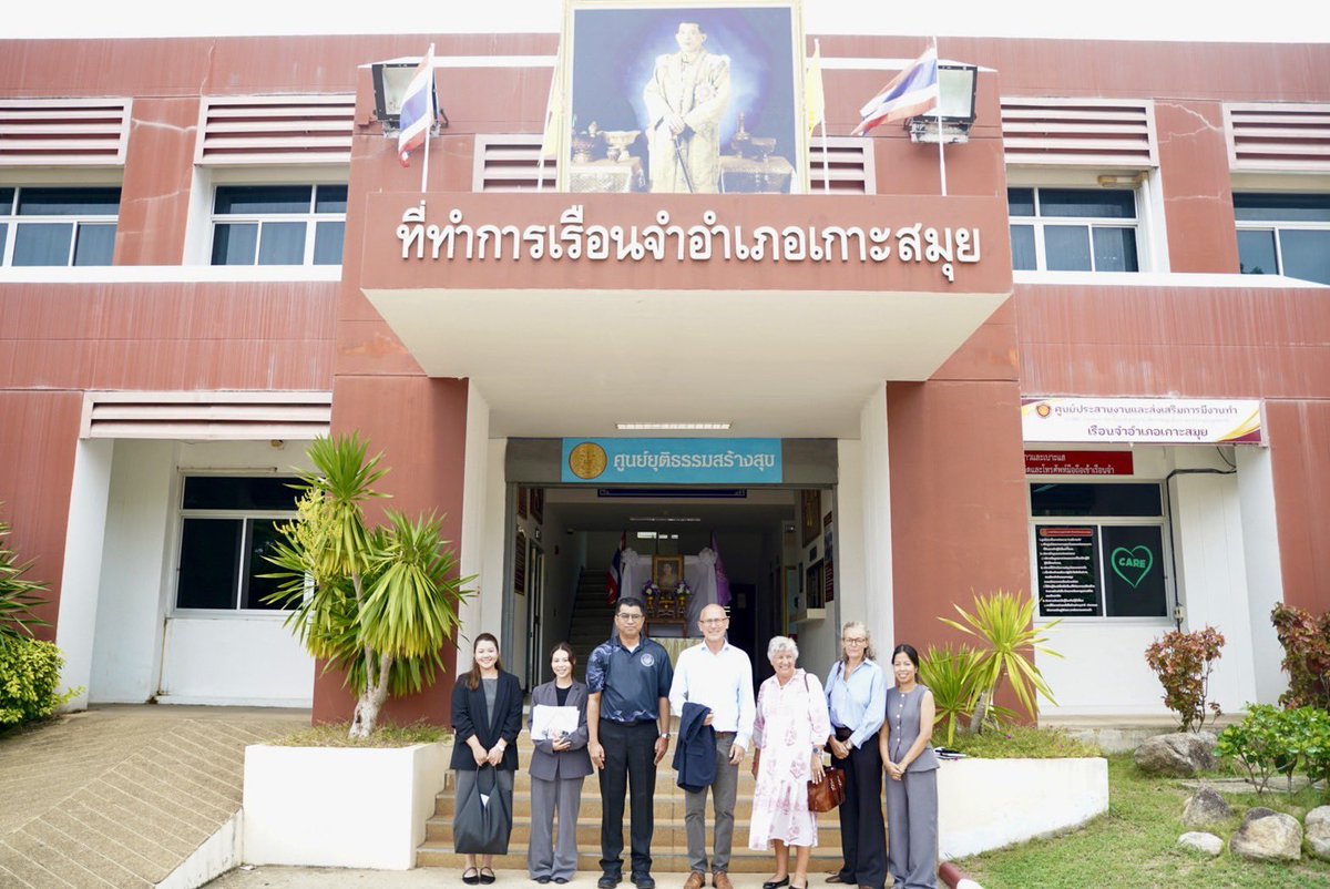 markgooding's tweet photo. Visiting #KohSamui prison for a discussion about prisoner welfare and rehabilitation. @UKinThailand’s consular team regularly visits 🇬🇧 prisoners across #Thailand. https://t.co/FBM03OMpJi