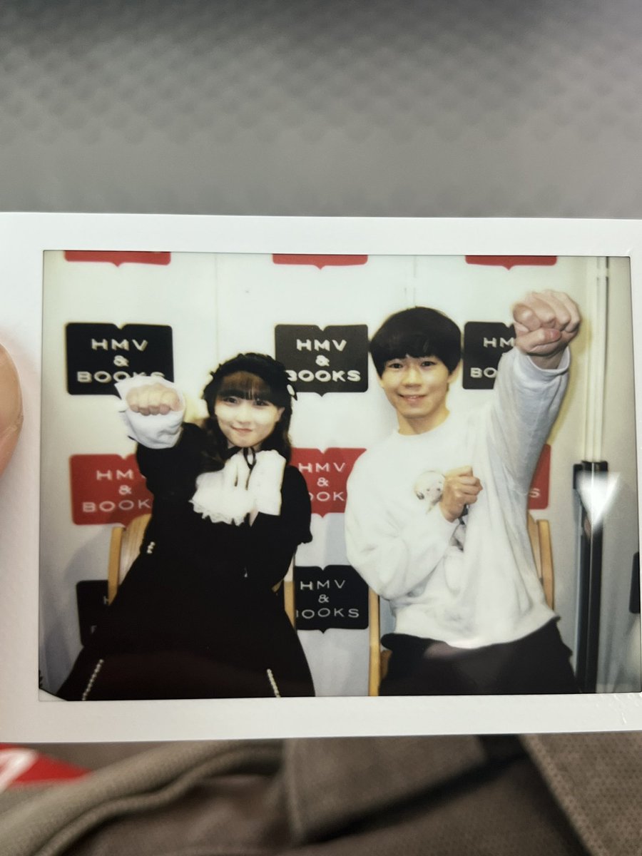 BEYOOOOONDSSUKI's tweet photo. 卒業まで最後のチェキ･･･
ありがとうくるみん😭

 #BEYOOOOONDS
 #高瀬くるみ https://t.co/GXNeLJXQku