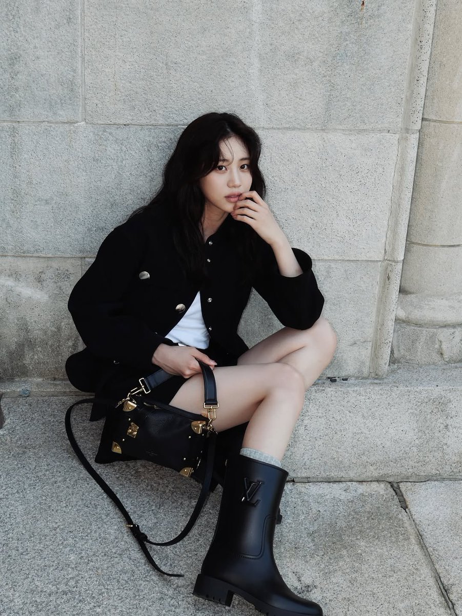 hwwayo's tweet photo. 260602 #홍화연 인스타그램

@ louisvuitton ☔️
# LouisVuitton # 광고 https://t.co/UX70KuXMRN