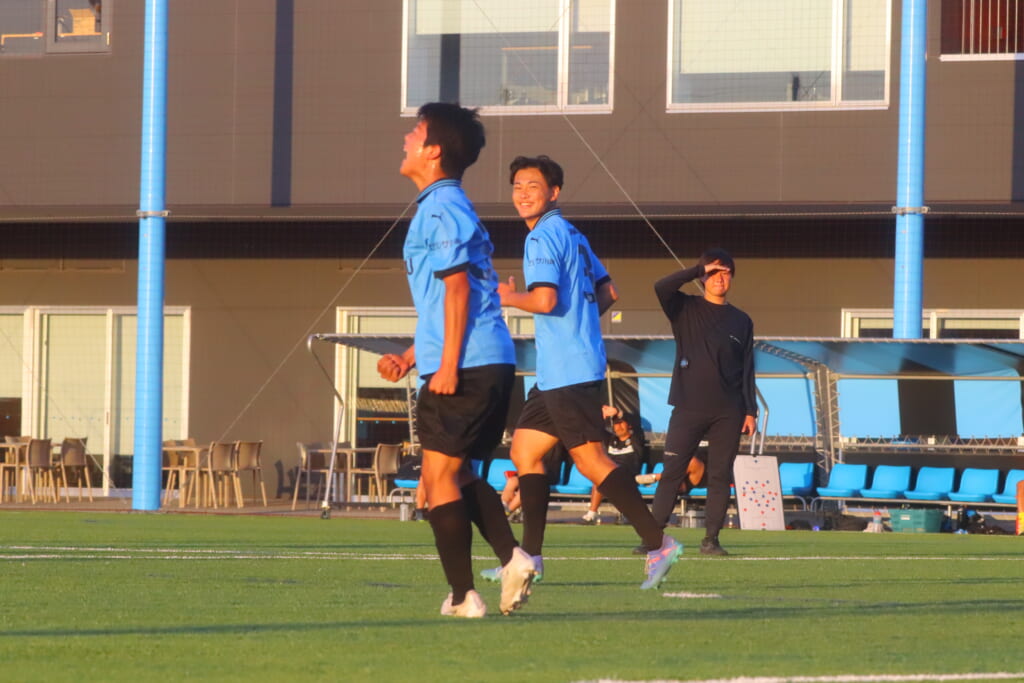 daichi0203's tweet photo. 川崎フロンターレU-18、日大藤沢との練習試合について書きました。

シーズンのこれからに向けて奮闘する選手たちのことが少しでも伝わればと思います。 https://t.co/Asy9YrpF7D