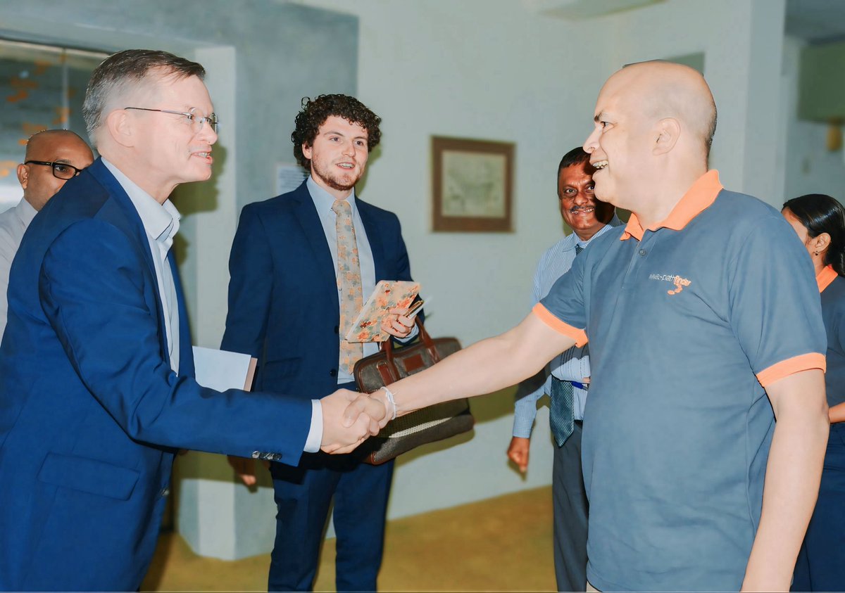 pathfinderSL's tweet photo. A delegation from the Clingendael Institute recently visited the headquarters of the Pathfinder Foundation at Peliyagoda for discussions with the Foundation’s Founder, Milinda Moragoda and its representatives. https://t.co/O7J86Xy63x