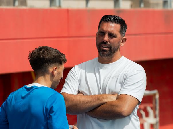 AlgecirasCF's tweet photo. 📍 El director deportivo del @AlgecirasCF, @jfigueras21, atenderá a los medios de comunicación a las 12.00 horas en la Sala de Prensa del Estadio Nuevo Mirador. https://t.co/ZW6BzqLAZZ