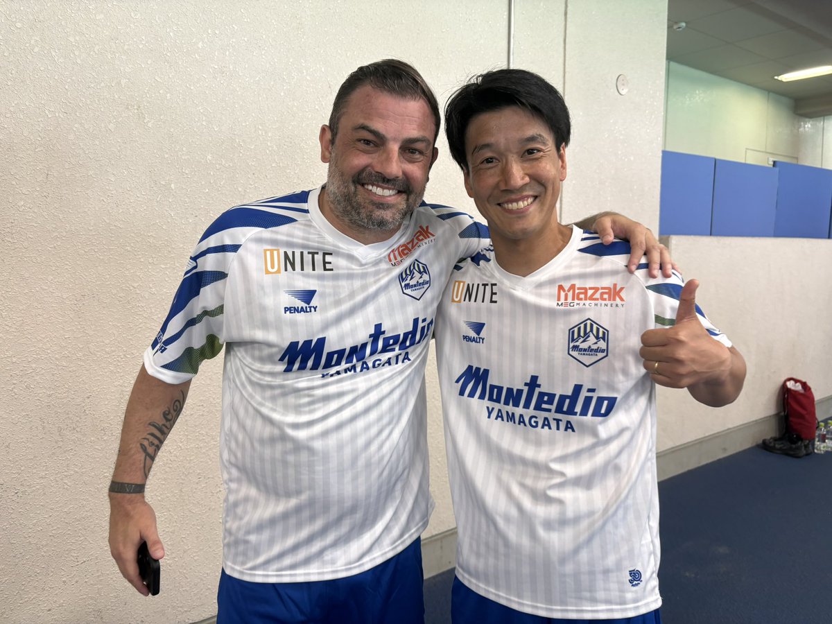 okazaki_kenya's tweet photo. モンテディオ山形30周年レジェンドマッチ

プロデビューした2013年に一緒にプレーしたレアンドロ。
あの時プロ初アシストつけてくれてありがとう🫶

山形の地で再会🤝

#モンテディオ山形
#ガンバ大阪 https://t.co/FsPM9ddmBa