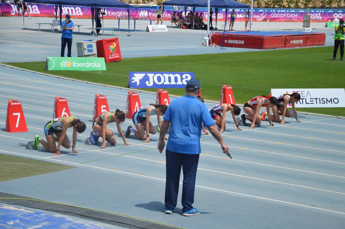 Diegoamartin13's tweet photo. 🟠 ATLETISMO

🏃 El @AtletismoAranda se trae la medalla de 🥈 de Sofía Velasco del Campeonato @atletismoRFEA Sub-14 celebrado en @LaNuciaES 

👧 La joven promesa arandina se subió al podio en la prueba de Triatlón B (1.000 m, longitud y jabalina) con una marca de 1.674 puntos

▶️ Junto a ella, sus compañeros de equipo también participaron en las categorías de Triatlón A y Triatlón E

➖ Triatlón A
👧 Paula Varona - 11º puesto (1.548 ptos)
👧 Sofía Pecharromán - 31º puesto (1.339 ptos)
🧒 Juan Abad - 21º puesto (1.174 ptos)

➖ Triatlón E
👧 Lucía Izcara - 12º puesto (1.588 ptos)
🧒 Adrián Juez - 11º puesto (1.210 ptos)
 
📊 Resultados Campeonato @atletismoRFEA Sub-14: https://t.co/SbMqrr73Wf

🎦 https://t.co/7e2rNuPtVT