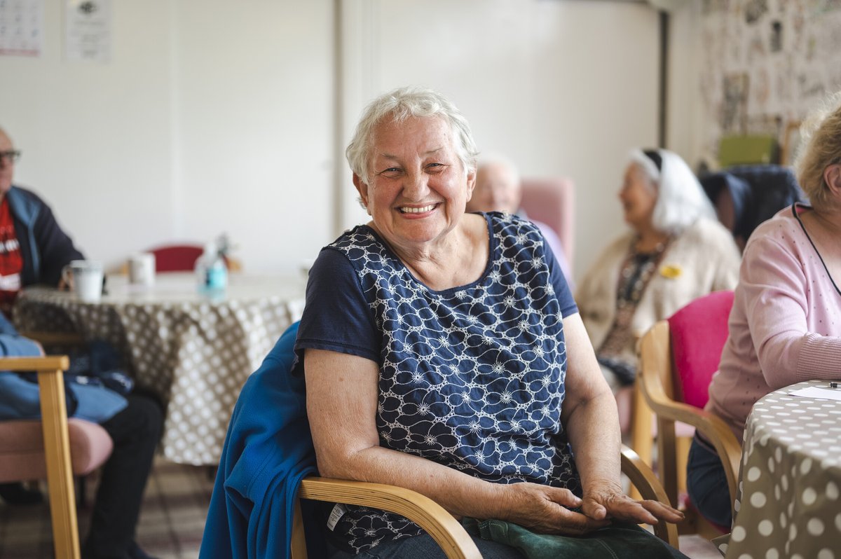 AgeFriendlyCDF's tweet photo. Oes gennych chi ddiddordeb mewn bod yn Gennad sy’n Deall Dementia? Gallwch wirfoddoli eich amser i gefnogi'ch cymuned leol. Rhoddir hyfforddiant, cefnogaeth a goruchwyliaeth lawn. Cofrestrwch nawr yn https://t.co/Hwv5qaWTf1 https://t.co/TrY1N9G2aO