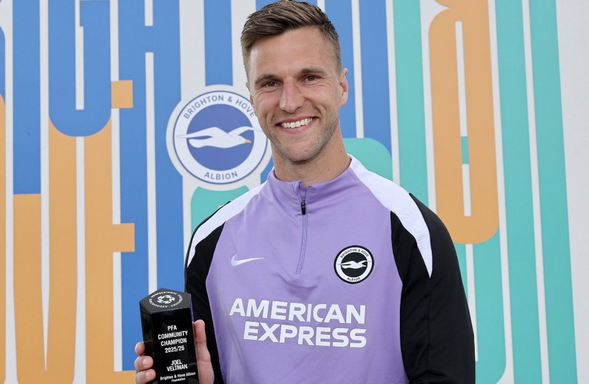 AndrewJames1901's tweet photo. Congratulations to Albion’s Joel Veltman who won the PFA’s community champion of the year award! 👏🏻💙🤍

What a man, and what a wonderful player!

#Brighton #BHAFC https://t.co/rBJGOKDAjm