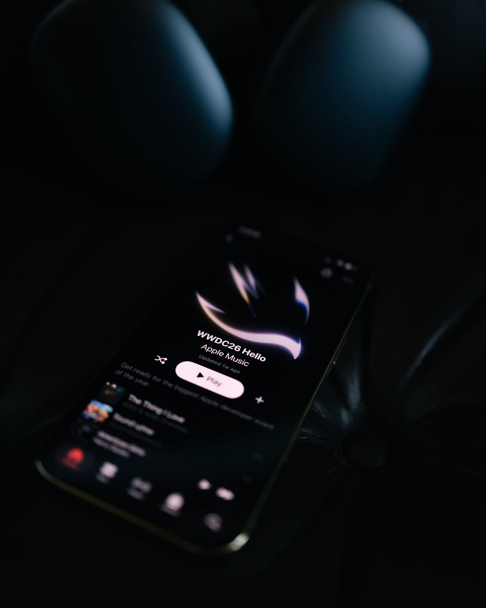 fronk's tweet photo. Už za týden startuje #WWDC26. Dočkáme se Siri v češtině ještě letos? 

Apple vydal novou tapetu, ale doporučuji hlavně WWDC playlist na Apple Music. ⬇️ https://t.co/E2eCizR9eY