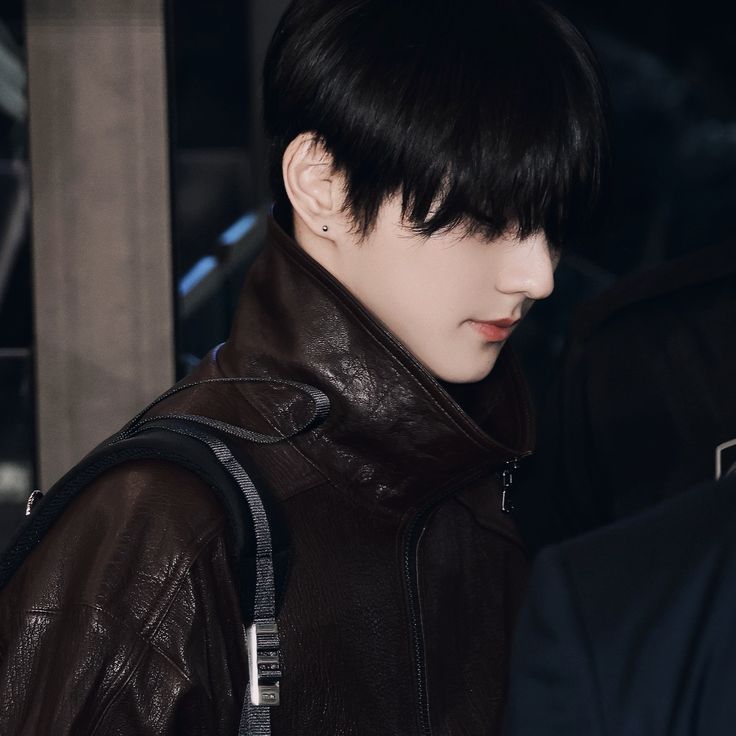 02fantasies's tweet photo. his nose 🤤🤤🤤 https://t.co/62JeyzCzoR