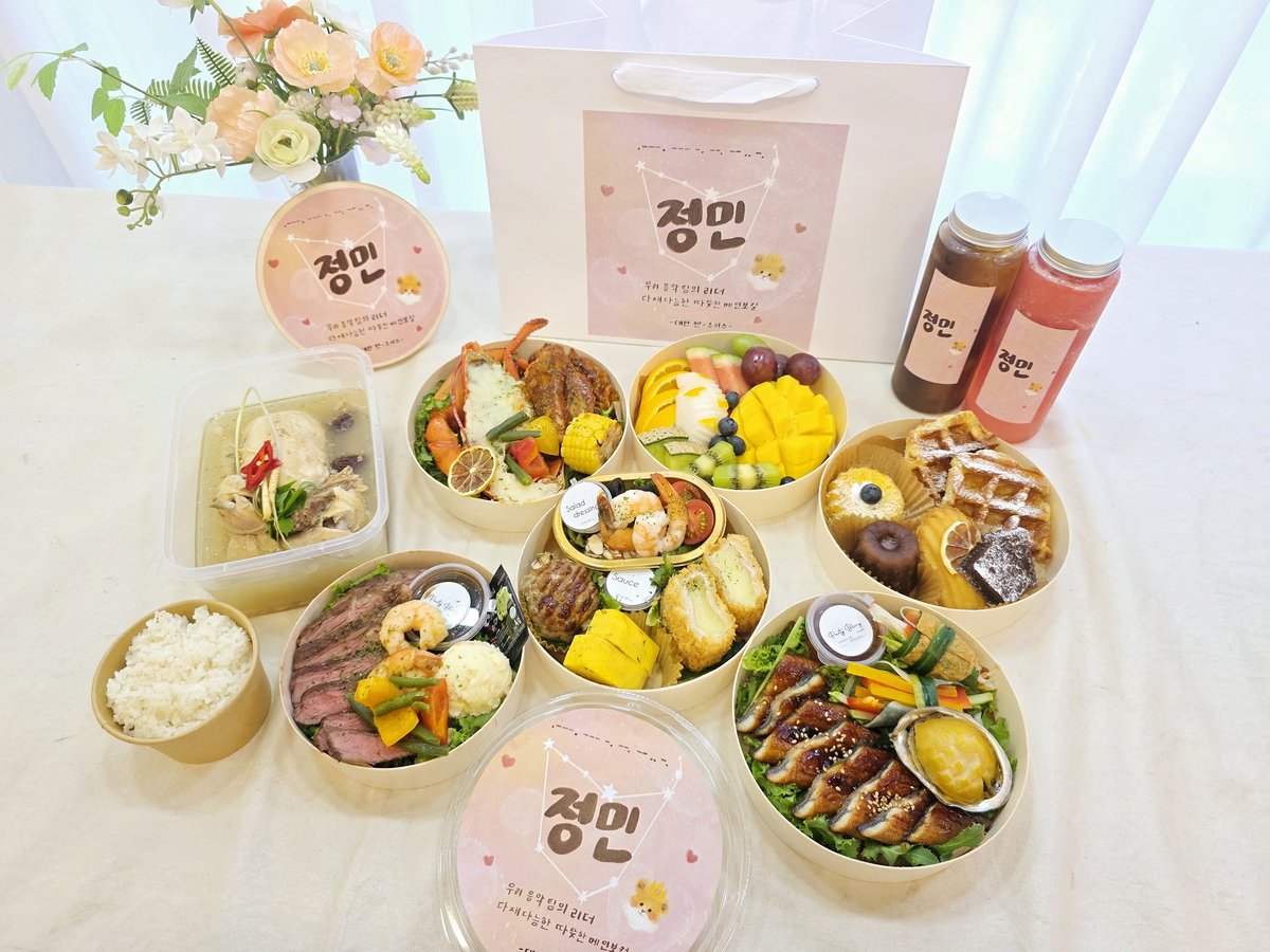 Kuma___01020526's tweet photo. 메뉴 구성은 아래와 같습니다 🍽

🍱 🥩 🥗 🦞
영양 수삼 삼계탕
한우 살치살 스테이크
버터새우구이｜야채 가니시
랍스타 치즈구이 하프
베이비립 바베큐 폭립
장어양념구이
전복버터구이
유부크래미말이
무쌈야채말이
쉬림프 보코치니 발사믹 샐러드
새송이 떡갈비구이
치즈카츠
계란말이

_  🐻 https://t.co/rhiSlNvBur