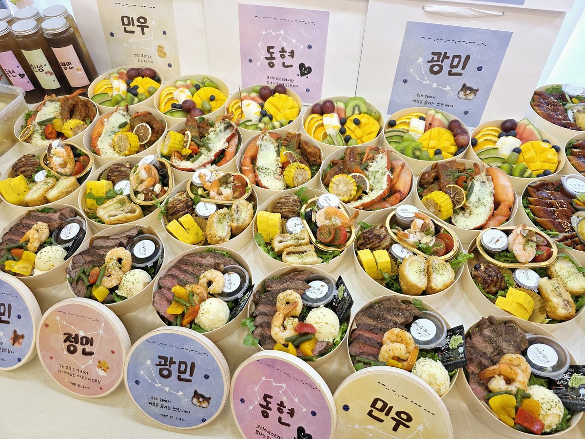 Kuma___01020526's tweet photo. 메뉴 구성은 아래와 같습니다 🍽

🍱 🥩 🥗 🦞
영양 수삼 삼계탕
한우 살치살 스테이크
버터새우구이｜야채 가니시
랍스타 치즈구이 하프
베이비립 바베큐 폭립
장어양념구이
전복버터구이
유부크래미말이
무쌈야채말이
쉬림프 보코치니 발사믹 샐러드
새송이 떡갈비구이
치즈카츠
계란말이

_  🐻 https://t.co/rhiSlNvBur