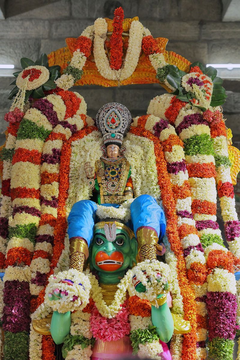 TTDevasthanams's tweet photo. Hanumantha Vahanam procession marks the sixth day of the Annual Brahmotsavams at Sri Kalyana Venkateswara Swamy Temple, Narayanavanam. The Lord blessed devotees in a divine procession amid Vedic chants and Govinda namasmarana.
#hanumanthavahanam #narayanavanam #brahmotsavams #ttd https://t.co/wcXQWbfQUC