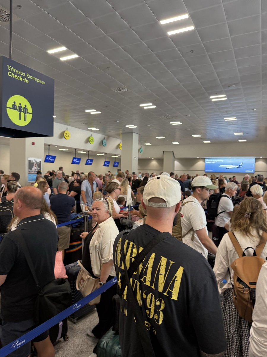 scheek's tweet photo. @TUIUK how can you not know how many people are flying !!! 3 bag drop stations hundreds of people and long delays before we even get to passports and security .#tui https://t.co/vfcBxcfQp7