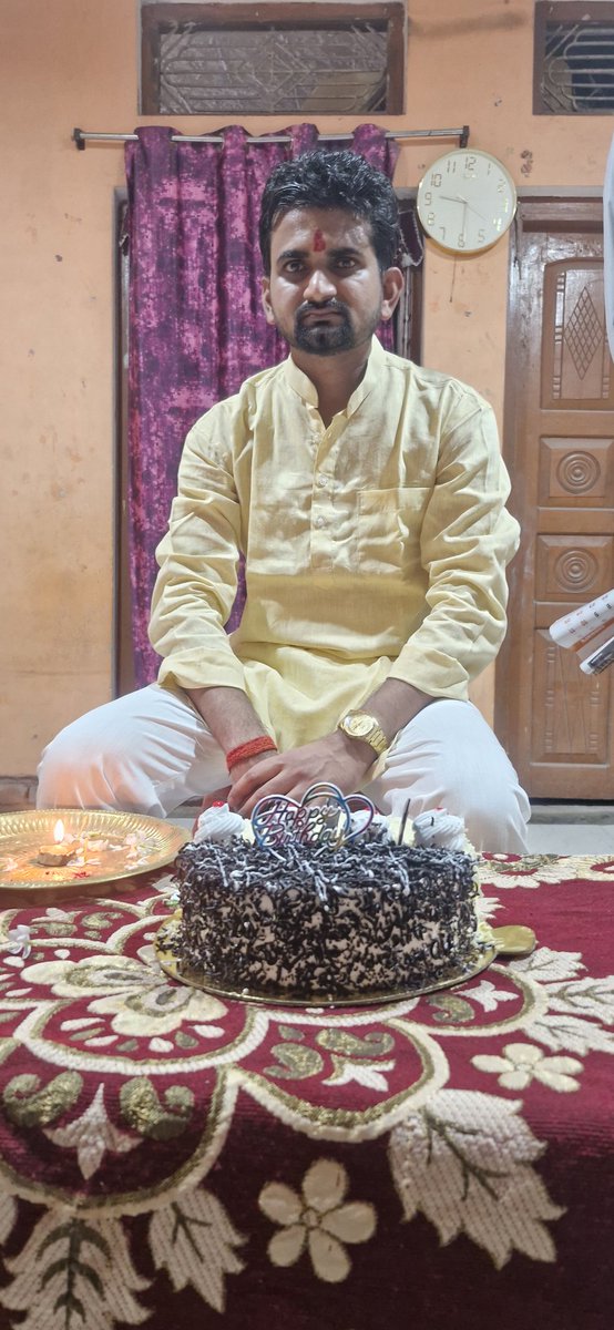 124AKHILHYV's tweet photo. कल हमारे जन्मदिन के अवसर पर आप सभी छोटे और बड़ों का स्नेह व आशीर्वाद प्राप्त हुआ आप सभी का स्नेह ऐसे ही बना रहे 
आप सभी को हृदय की अनंत गहराईयों से  बहुत बहुत धन्यवाद और आभार 
जय श्री राम https://t.co/UghKYs3uby