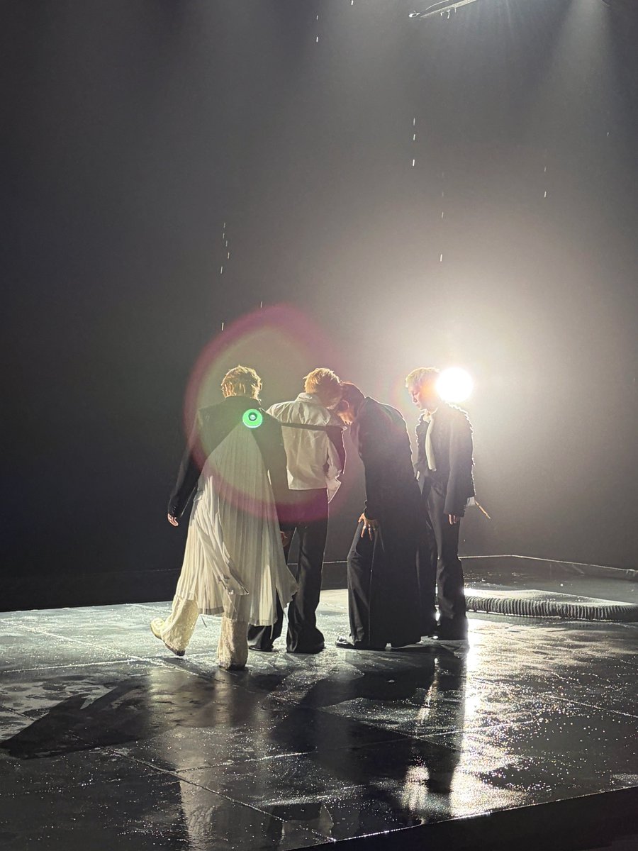 SHINee tweet media