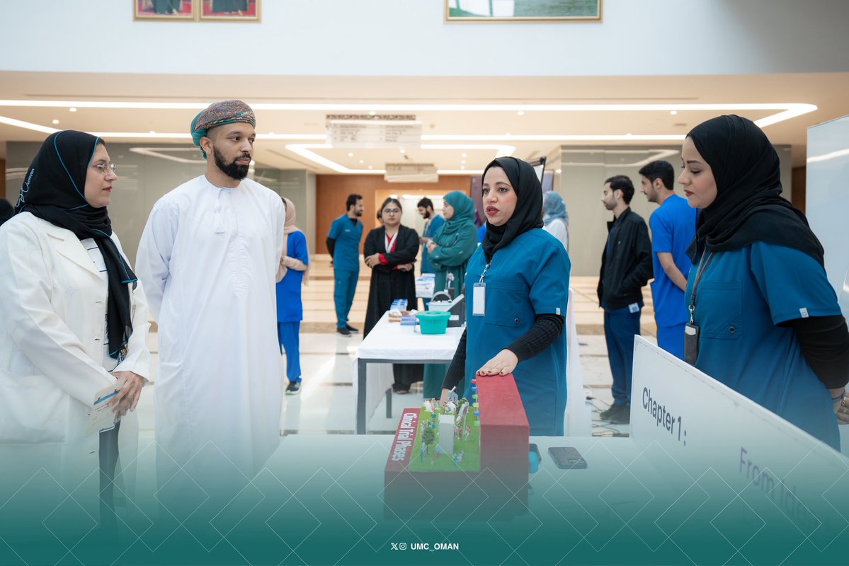 UMC_OMAN's tweet photo. تمثل التجارب السريرية إحدى ركائز التقدم الطبي، متجاوزةً حدود البحث التقليدي لتغدو أساسًا ترتكز عليه الابتكارات العلاجية، وتعكس قدرة الأنظمة الصحية على تحويل المعرفة إلى حلول تُحدث أثرًا ملموسًا، وتمهّد لإطلاق حلولًا لمستقبل أكثر استدامة.

 إبرازًا لدورها في هذا المجال، شاركت المدينة الطبية الجامعية دول العالم الاحتفاء بـ"اليوم العالمي للتجارب السريرية"، مسلطةً الضوء على الدور الحيوي الذي يلعبه البحث العلمي مُمثلاً بوحدة التجارب السريرية في تطوير العلاجات الطبية. حيث قدّمت الفعالية طرحًا معرفيًا، إلى جانب إبراز منظومة العمل المتكاملة بكفاءة واحترافية.

وتأتي هذه المشاركة امتدادًا لنهج المدينة الطبية الجامعية في ترسيخ ثقافة البحث العلمي والابتكار، وتعزيز مكانة التجارب السريرية كأحد المحركات الرئيسية لتطوير القطاع الصحي في سلطنة عمان.