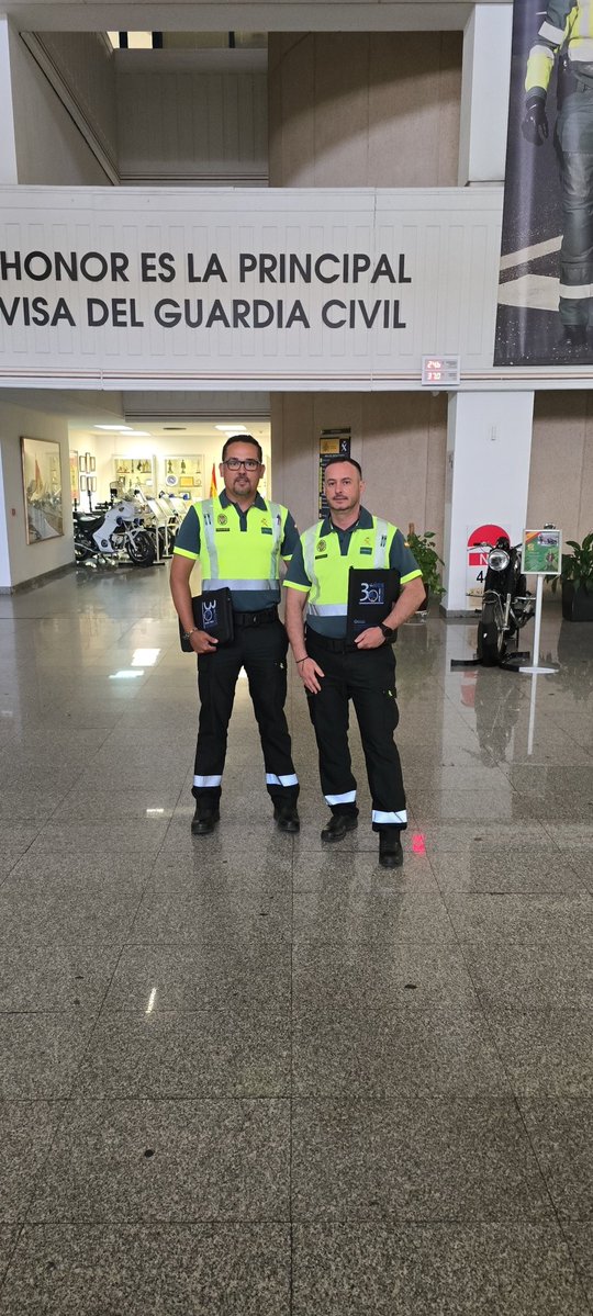 AUGC_Comunica's tweet photo. Preparada la @AUGC_TRAFICO para mantener la reunión con la Jefatura de la Agrupación:

👉 Vacantes en reserva 
👉 35 horas
👉 Turnos
👉 Productividad

... y mucho más

Permanece atento a nuestros canales 🧐 https://t.co/Cb4mqHxXgR