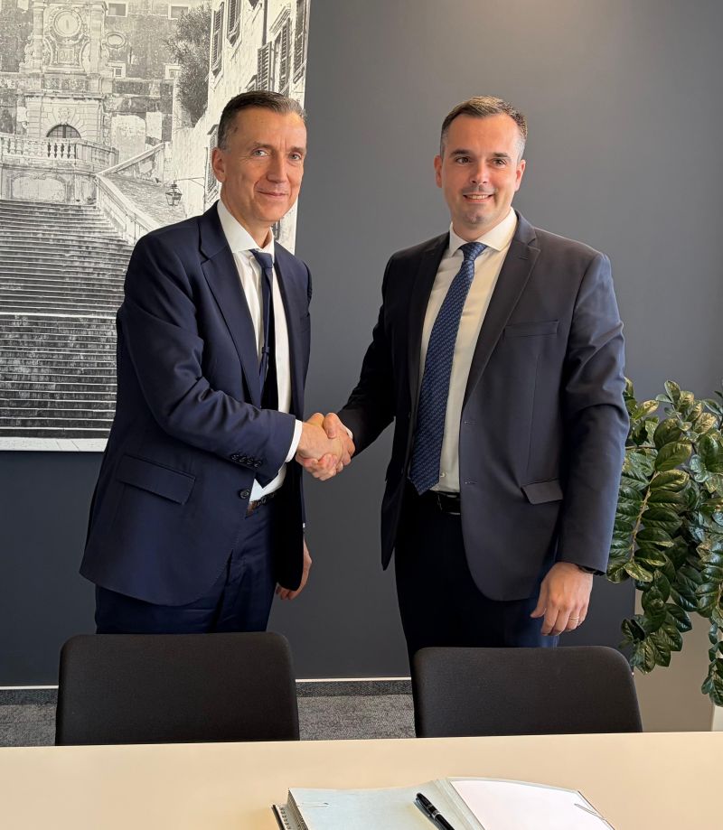 EBRDgreen's tweet photo. @EBRD signed MoU w/ Croatian Energy Market Operator (HROTE) to work closely on country's energy transition. This is a step towards more flexible, resilient energy system for Croatia.

Agreement comes after completion of our work on design of support scheme for storage capacities. https://t.co/kAMK0mPu53
