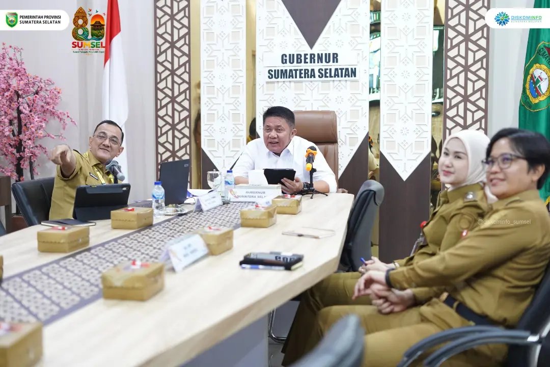 DISKOMINFOSS's tweet photo. PKN Tingkat I Angkatan LXVII, Herman Deru Paparkan Esensi Kepemimpinan Efektif.

#GubernurSumsel
#WakilGubernurSumsel
#HermanDeru
#CikUjang 
#DiskominfoSumsel
#PemprovSumsel https://t.co/GodDSmhLe3