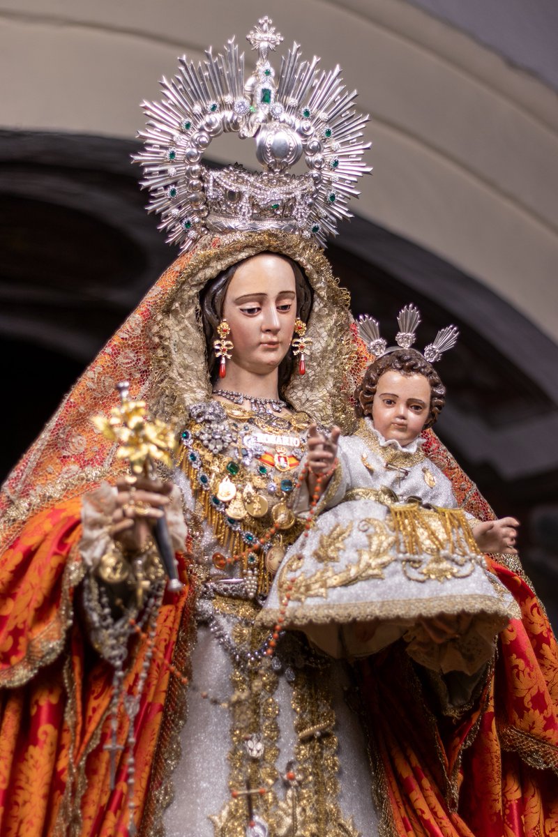 MiguezMorgado's tweet photo. La Virgen del Rosario de Valencina de la Concepción, preparada para su traslado al altar del Corpus y su procesión triunfal de regreso, los próximos 3 y 4 de junio. https://t.co/Fm6ufCD2lW