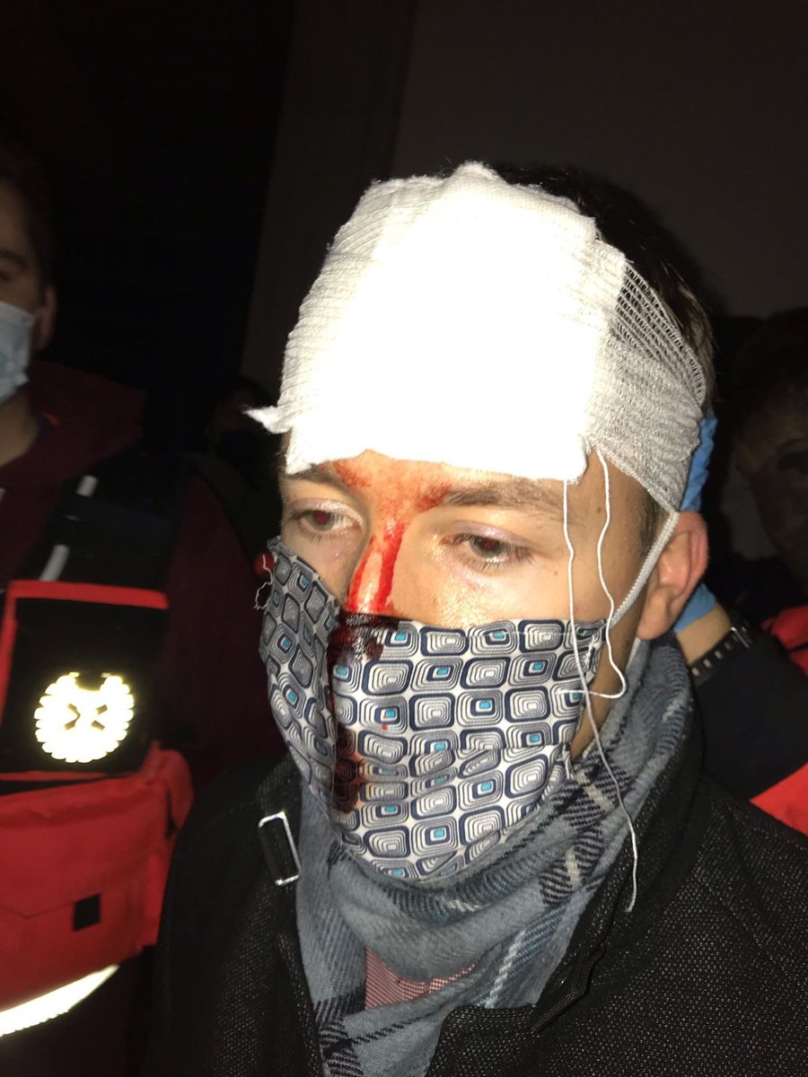 RBakiewicz's tweet photo. .@KSuchanow, po pierwsze: wara od mojej Córki.
Po drugie: kiedy „chodzicie do kościoła z Antifą”, to bijecie ludzi dla sportu, czy stoi za tym jakaś „większa idea”? https://t.co/wNKINnk1sy