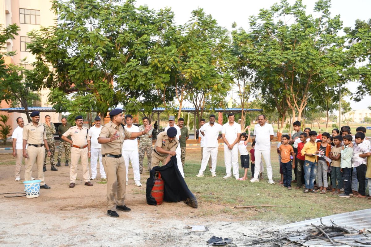 rcwagcraipur's tweet photo. #SummerCamp2026 🔥
A Fire Safety Awareness Programme was held at #GC_Raipur by Chhattisgarh Police for 🌞 138 children from remote villages and GC staff, spreading vital life-saving safety awareness.#LearnSafetyToday #StaySafeTomorrow
@crpfindia 
@cgsectorcrpf 
@CentralZoneCrpf https://t.co/lhZy4bb1Gw