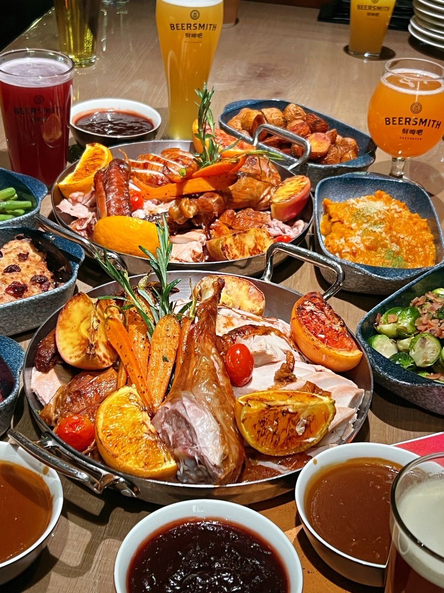 mt_romane's tweet photo. Christmas Eve special! Turkey dinner with trimmings, hot mulled cider u0026 a free mini gingerbread cookie! Only today at our cozy café ， https://t.co/dOLVpcW7Y2