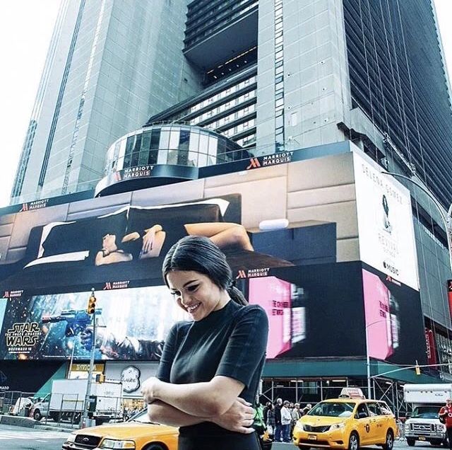alb3selena's tweet photo. baby face, raspy voice &amp; jet black hair she knew she was all that https://t.co/tpVjYBEn6u