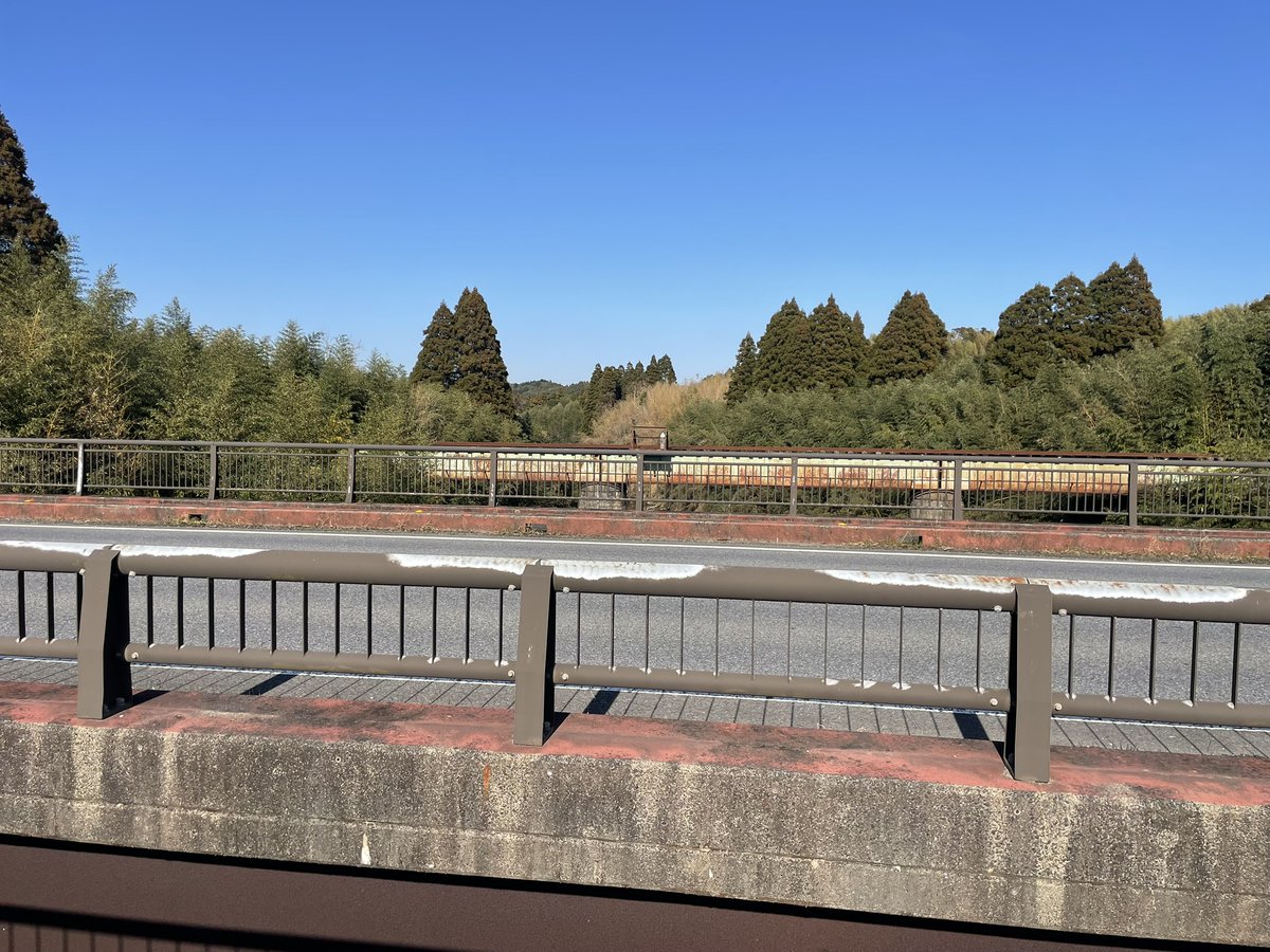 tsunow's tweet photo. 夷隅川の橋シリーズ13
増田橋
国道465号線、国吉～大多喜間の橋。南側に教則歩道橋あり。
国吉の東側より国道と札森さくら街道の間をウネウネと概ね蛇行しながら西より東に流れる夷隅川だが、増田橋西で北に向かい国道といすみ鉄道を越える。 https://t.co/j3q0P5SL2v