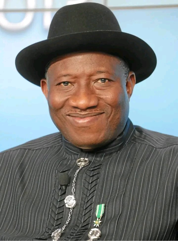Uno_009's tweet photo. I REMEMBER THE PRAYER AGAINST JONATHAN IN 2012

"Jonathan, you will not sleep well. Those who are supporting you will not sleep well.  When you wake up in the morning, it will be migraine. In the evening, it will be bellyache.

"If you don't leave quickly, what happened to Abacha will happen to you. If you don't leave quickly, what happened to Yar’Adua will happen to you.

"The people of Nigeria say enough is enough."

That was the prayers of Pastor Tunde Bakare, who openly rained fiery warnings and curses on former President Goodluck Jonathan during the January 2012 #OccupyNigeria protests.

But 14 years after, GEJ, as he is fondly called, is bouncing like a FIFA World Cup ball... full of life... hale and hearty. You begin to wonder why the prayers of the Man of God weren't answered by God?

God does not answer all prayers, particularly those with selfish interests and full of hatred. The ways of man are not the ways of God. Man seeth the surface but God seerh the heart.

Isn't it a miracle? Isn't it surprising? That the same Jonathan who took all the "arrows and bullets" of curses is being begged to be the flagbearer of the Peoples Democratic Party (PDP) in the 2027 presidential election?

Indeed, he who God has blessed, no man can curse.

 DESMOND EKWUEME