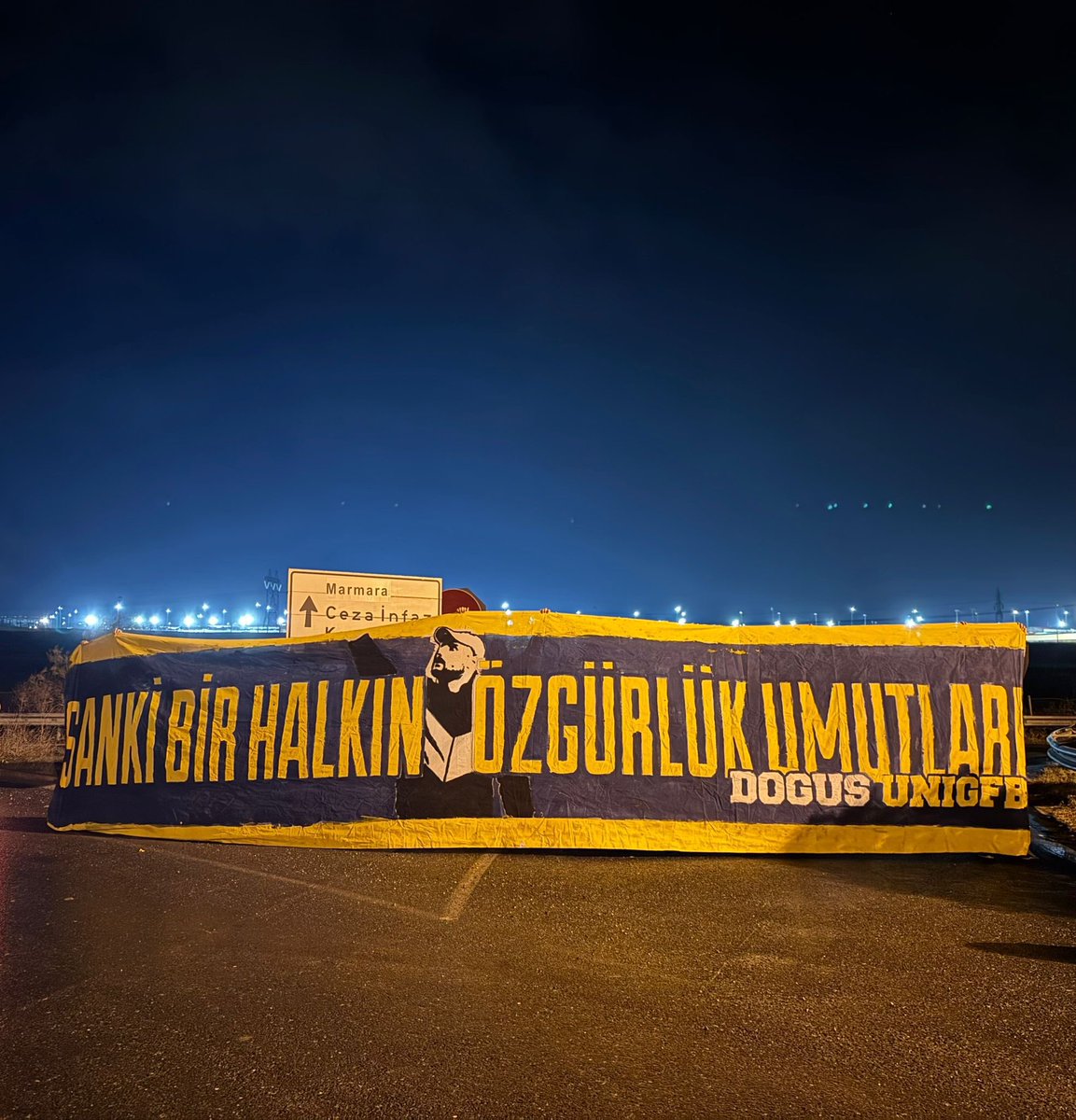 h1kgfb's tweet photo. TEK LİDER ! @CemGolbasi https://t.co/qPLy9BFV2D