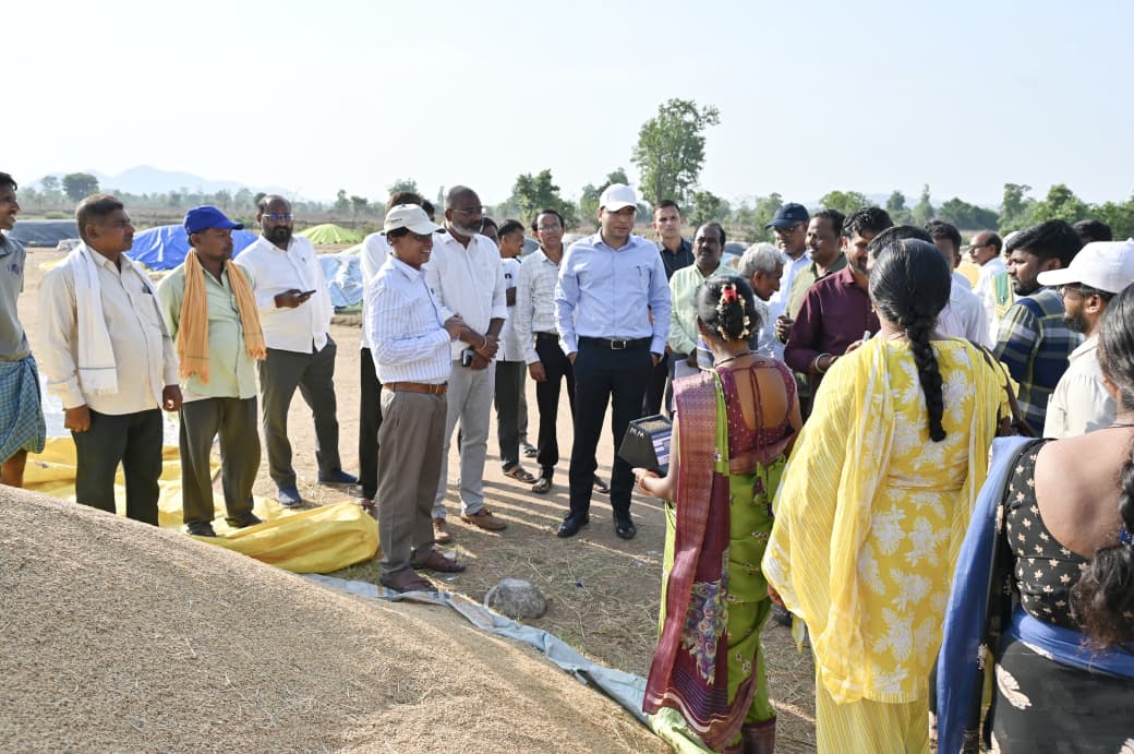 Collector_NML's tweet photo. ✅️ దస్తురాబాద్ మండలంలోని బుట్టాపూర్, రేవోజిపేట్ వరి ధాన్యం కొనుగోలు కేంద్రాలను జిల్లా కలెక్టర్ భవేశ్ మిశ్రా ఆకస్మికంగా తనిఖీ చేశారు. రైతులు ఆందోళన చెందాల్సిన అవసరం లేదని, ప్రతి గింజ ధాన్యాన్ని కొనుగోలు చేస్తామని భరోసా ఇచ్చారు. కొనుగోలు ప్రక్రియను వెంటనే పూర్తి చేయాలని సంబంధిత అధికారులను ఆదేశించారు. 

✅️ ఈ కార్యక్రమంలో అదనపు కలెక్టర్ కిషోర్ కుమార్, పౌరసరఫరాల శాఖ అధికారులు, తహసీల్దార్, తదితరులు పాల్గొన్నారు.

@TelanganaCMO
@Bhatti_Mallu
@revanth_anumula 
@jupallyk_rao 
@UttamINC
@INC_Ponguleti 
@OffDSB 
@DamodarCilarapu
@KomatireddyKVR
@Ponnam_INC 
@Tummala_INC 
@VivekVenkatswam
@TummalaOfficial 
@seethakkaMLA
@meeseethakka
@iamkondasurekha 
@minister_adluri 
@SrihariVakiti
@TelanganaCS
@bhaveshmishra01
@IPRTelangana
@CPRO_TGCM
@IASassociation
@IasTelangana
@DCsofIndia
@airnewsalerts
@DDNewslive
@PIB_India
@PIBHindi
@PTI_News
@MIB_India
@ddyadagirinews
@ANI
@PIBHyderabad