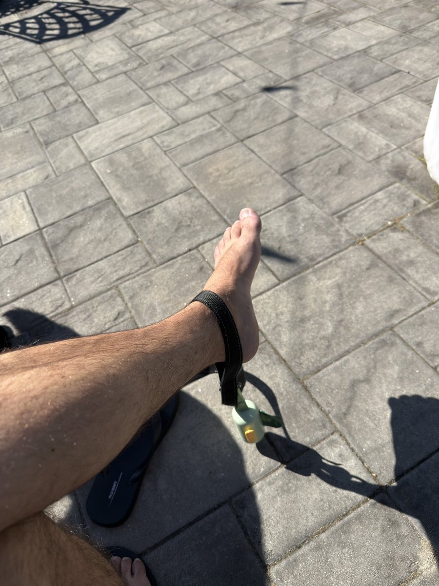 AlphaMatthaios's tweet photo. Let me put you on the other end of this leash. 😈
DM me if you’re a good sub 
#findom #footfetısh #walletdrainer https://t.co/iunHk7zDmx