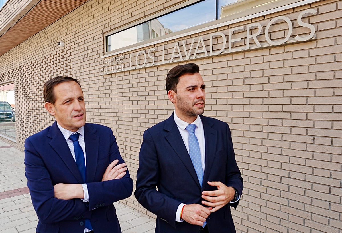 Dip_Va's tweet photo. El presidente @Conrado_Iscar ha realizado una visita institucional a Zaratán.

Junto con el alcalde y el diputado @robertomigallon, han inaugurado el Centro Cultural “Los Lavaderos”.

🔗 https://t.co/FdSHMWn0dM https://t.co/LPmiYLNzkV