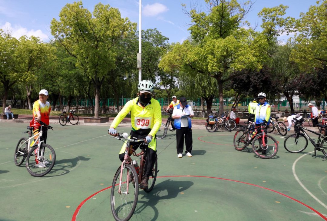 QingpuShanghai's tweet photo. #LifeinQingpu The "Wow Qingpu" Shanghai Senior Sports League #Cycling Skills Competition was held recently. More than 100 cycling enthusiasts from 14 senior teams across the city gathered in Qingpu to showcase their skills. Participant Mr. Yang said, "This competition gives us a wonderful platform to exchange skills, build friendships, and make retirement life fulfilling and exciting." #QingpuNews