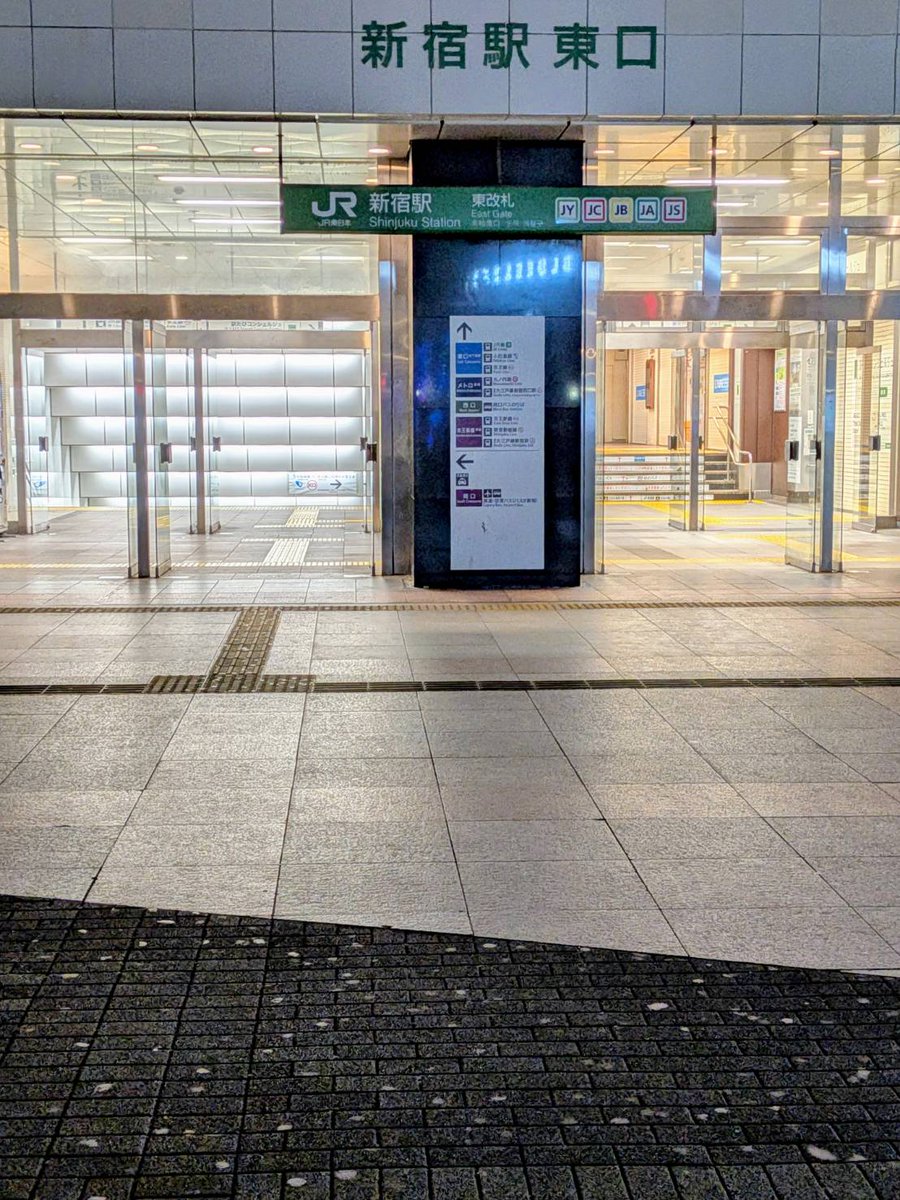 D_PROJECT501's tweet photo. 明日は早めに家を出ます🚖
役者はオンラインって訳にはいかないから
雨にも負けず風にも負けずの
「宮沢賢治」に習い
台風を乗り切ります👊 https://t.co/20oqbN0bDV