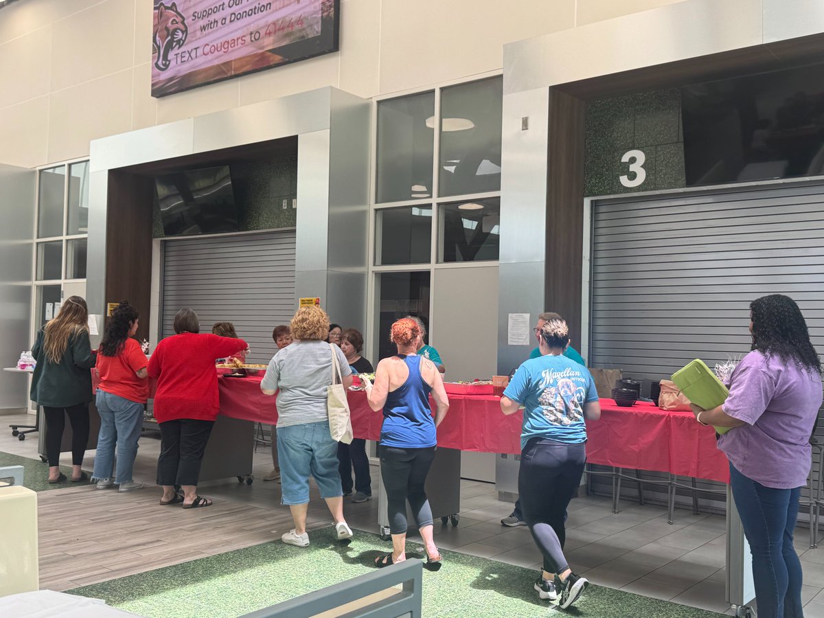 HumbleISD_KMS's tweet photo. A heartfelt thank you to @NCCforChrist for blessing our teachers with a delicious meal &amp; wonderful fellowship. We are so grateful for a community that continually pours into those who pour into our students. #KMSCougarPride🐾 https://t.co/3rU4jPjIKs