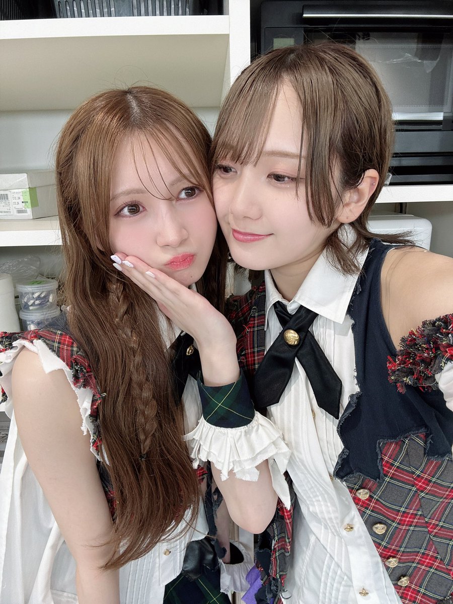48manaka_16's tweet photo. #RESET公演 ありがたぐちでした！
今日の公演メンバー全員、この演目一緒に出るのが最後でした🥲✨

そしてみずみんは一緒に出る最後の公演でした！2人でオンデマンドコメント撮ったのでみてね（可愛かった）

少しずつ実感が湧いてきましたね🌸 https://t.co/Lithi1U1Xj