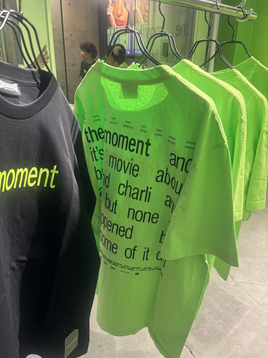 er18's tweet photo. 一足お先にCharli xcxのTHE MOMENTとFREAK'S STOREとのコラボPOP UP行ってきた💚 https://t.co/DuykjmOmPG