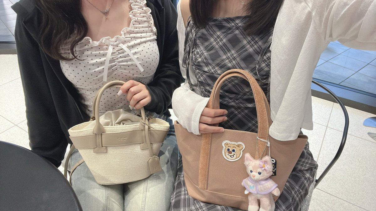 fu_pyon223's tweet photo. 念願ドバイチョコスコーンうま🐴😋💞 
 #herlipto  #feiler https://t.co/CAJ7EppiBa