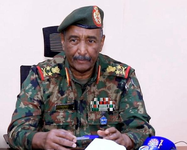ahmadhgurashi's tweet photo. ^^السودان بين مؤتمرات العالم وغياب الفكرة الوطنية

**من أديس أبابا إلى برلين... لماذا لا يستطيع أحد أن يبني السودان نيابة عن السودانيين؟

في الوقت الذي يجتمع فيه ممثلون لقوى سودانية متعددة اليوم في العاصمة الإثيوبية أديس أبابا تحت رعاية الآلية الخماسية الدولية، وبينما ما تزال أصداء مؤتمر برلين تتردد في المشهد السياسي، تبدو الساحة السودانية وكأنها تتحرك بين عاصمتين، وتنتظر من الخارج ما عجزت عن إنتاجه في الداخل.
لكن السؤال الذي يفرض نفسه ليس: من حضر؟ ومن قاطع؟ ومن دُعي؟ ومن استُبعد؟
السؤال الأهم هو: 
لماذا أصبحت قضية السودان منذ عقود تنتقل من منصة دولية إلى أخرى، بينما تظل الدولة نفسها عاجزة عن إنتاج توافقها الوطني الخاص؟
إنها ليست أزمة مؤتمر.
وليست أزمة وساطة.
وليست أزمة آلية خماسية أو رباعية أو أممية.
إنها أزمة فكرة وطنية لم تكتمل منذ الاستقلال.
منذ الأول من يناير 1956 لم يفتقر السودان إلى السياسة.
بل ربما امتلك منها أكثر مما ينبغي.
أحزاب كبيرة.
حركات مسلحة.
ثورات شعبية.
انقلابات عسكرية.
اتفاقيات سلام.
مؤتمرات حوار.
ومبادرات إقليمية ودولية لا تكاد تنتهي.
لكن ما ظل غائباً على نحو مدهش هو الدولة نفسها.
لقد نجحت السياسة في السودان نجاحاً لافتاً.
أما الدولة فقد تعثرت باستمرار.
وهذه هي المعضلة التي يجب أن يبدأ منها أي تفكير جاد في المستقبل.
عندما جرت آخر انتخابات حرة واسعة النطاق عام 1986 كان السودان بلداً مختلفاً تماماً.
كان عدد السكان يقارب واحداً وعشرين مليون نسمة.
وصوت قرابة أربعة ملايين ناخب.
وحصل حزب الأمة على مئة مقعد.
والاتحادي الديمقراطي على ثلاثة وستين.
والجبهة الإسلامية القومية على خمسة وعشرين مقعدا في الدوائر و26 في قوائم الخريجين. واليسار حصل نحو 6 مقاعد فقط.
كانت تلك آخر مرة عرف فيها السودان بصورة موضوعية الحجم الحقيقي للقوى السياسية.
ثم جاء انقلاب 1989.
وجاءت الحروب.
وجاء الانقسام.
وجاء انفصال الجنوب.
وجاءت دارفور.
وجاءت ثورة ديسمبر.
وجاءت الحرب الحالية.
فتغير السودان نفسه.
وتغير المجتمع.
وتغيرت المدن.
وتغيرت الأجيال. وتغير عدد السكان من 20 مليون نسمة عام 1986 لنحو 50 مليون نسمة عام 2025
ولم يعد أحد قادراً على الجزم بمن يمثل من.
ولهذا فإن كثيراً من الصراعات السياسية الجارية اليوم تدور حول التمثيل أكثر مما تدور حول الحل.
ولعل ما يكشف عمق الأزمة أن معظم القوى السودانية تتجادل حول المقاعد قبل أن تتفق على شكل الدولة.
تختلف حول المشاركين قبل أن تتفق على المشروع.
وتتنازع حول المنصات قبل أن تتفق على الغاية.
ولهذا تتحول كل مبادرة إلى ساحة صراع جديدة.
سواء كانت في جدة.
أو برلين.
أو أديس أبابا.
أو أي عاصمة أخرى.
ومع ذلك فإن من الخطأ النظر إلى هذه المؤتمرات بازدراء أو عداء.
فالعالم لا يجتمع من أجل السودان عبثاً.
والاتحاد الأفريقي.
وجامعة الدول العربية.
والأمم المتحدة.
وإيغاد.
والاتحاد الأوروبي.
كلها تدرك أن انهيار السودان لا يهدد السودانيين وحدهم.
بل يهدد الإقليم بأكمله.
لكن التاريخ يعلمنا أيضاً حقيقة لا تقل أهمية.
فلا ألمانيا بنت إسبانيا الحديثة.
ولا الأمم المتحدة بنت جنوب أفريقيا الجديدة.
ولا الوسطاء الدوليون بنوا نيجيريا بعد بيافرا.
لقد ساعدوا.
ورعوا.
ودعموا.
لكن الشعوب نفسها هي التي حسمت أمرها.
حين خرجت إسبانيا من الحرب الأهلية لم يكن السؤال: من ينتصر؟
بل: كيف تبقى الدولة؟
وحين واجهت جنوب أفريقيا إرث الفصل العنصري لم يكن السؤال: كيف ننتقم؟
بل: كيف نتعايش؟
وحين انتهت حرب بيافرا في نيجيريا لم يكن السؤال: كيف نعاقب المهزوم؟
بل: كيف نعيد بناء الوطن؟
كلها وفق: No Victor. No Vanquished
وهذه هي الأسئلة التي ما زلنا نؤجل الإجابة عنها.
إن أكبر خطأ ترتكبه القوى السودانية اليوم هو الاعتقاد أن خلاص السودان سيأتي عبر إعادة ترتيب موازين السلطة فقط.
فالسلطة ليست المشكلة.
وإنما غياب الدولة القادرة على إدارة السلطة.
لقد تداول السودانيون الحكومات المدنية والعسكرية.
واليمين واليسار.
والإسلاميين والعلمانيين.
والحركات المسلحة والأحزاب التقليدية.
لكن النتيجة النهائية بقيت واحدة تقريباً:
دولة ضعيفة.
واقتصاد هش.
وحروب متكررة.
ومجتمع يزداد إنهاكاً.

ومن هنا فإن اللحظة الراهنة تضع المؤسسة العسكرية، بقيادة الفريق أول عبد الفتاح البرهان، أمام مسؤولية تاريخية تتجاوز الانتصار العسكري ذاته.
فالحروب تنتهي.
لكن الدول إما أن تُبنى بعدها أو تنهار بعدها.
وليس مطلوباً من الجيش أن يتحول إلى حزب سياسي.
ولا أن يصبح بديلاً دائماً للحياة المدنية.
بل أن يؤدي دوره التاريخي في حماية الدولة حتى تستعيد مؤسساتها عافيتها.
إن الفرق بين القائد العابر والقائد المؤسس هو أن الأول يربح معركة.
أما الثاني فيغير مسار أمة.
ولهذا فإن السودان يحتاج اليوم إلى عقد وطني جديد.
عقد لا يقوم على الغلبة.
ولا على المحاصصة.
ولا على الثأر.
بل على ما يمكن تسميته بالعدالة العقلانية.
عدالة تكشف الحقيقة.
وتحاسب على الجرائم الكبرى.
وتنصف الضحايا.
لكنها لا تجعل الانتقام برنامجاً للدولة.
وفي الوقت نفسه يحتاج السودان إلى إطار مؤسسي جديد يعالج جذور أزمة المركز والهامش.
وهنا تبرز فكرة السودان الفدرالي الكوشي.
ليس بوصفها مشروعاً أيديولوجياً.
بل باعتبارها محاولة لبناء دولة قوية في سيادتها، عادلة في توزيع سلطاتها، ومتعددة في هوياتها المحلية.
دولة يتسع ظلها للجميع دون أن يبتلع أحدٌ أحداً.
إن ملايين السودانيين الذين لا يشاركون في المؤتمرات، ولا يكتبون البيانات، ولا يتصدرون المنصات، هم أصحاب المصلحة الحقيقية في المستقبل.
النازح الذي يريد العودة.
والمزارع الذي يريد الزراعة.
والطالب الذي يريد التعليم.
والطبيب الذي يريد مستشفى يعمل.
والأم التي تريد أن يكبر أطفالها في وطن طبيعي.
هؤلاء هم السودان الحقيقي.
وهم الأغلبية التي دفعت ثمن أخطاء الجميع.
لذلك فإن اجتماع أديس أبابا، مثل مؤتمر برلين، يجب أن يُنظر إليه باعتباره فرصة لا أكثر.
فرصة للحوار.
وفرصة للتقارب.
وفرصة لتقليل المسافات.
لكنه ليس بديلاً عن الإرادة الوطنية.
ولن يكون أبداً بديلاً عنها.
فالسودان لن يُبنى في أديس أبابا.
ولن يُبنى في برلين.
ولن يُبنى في نيويورك أو بروكسل.
السودان سيُبنى حين يقتنع السودانيون، للمرة الأولى منذ عقود طويلة، أن الوطن أكبر من الأحزاب، وأكبر من الحركات، وأكبر من الحكومات، وأكبر حتى من المنتصرين في الحروب.
وعندها فقط سيتحول السؤال:
كيف نجعل السودان قابلاً للحياة لمئة عام قادمة؟
#السودان