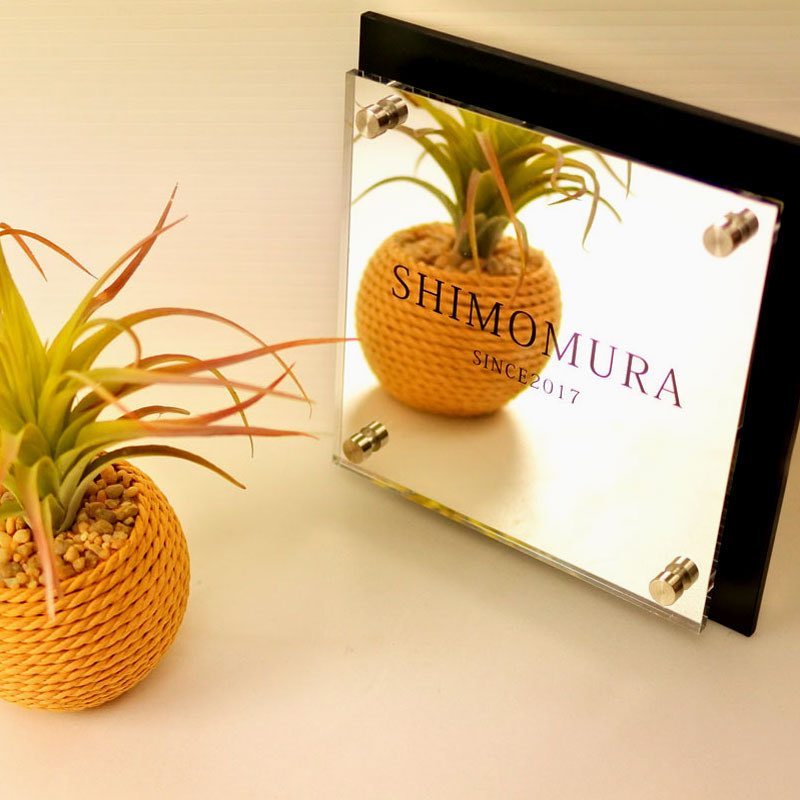 M8FBuetf4PdjqVT's tweet photo. 以前はポストも製造、販売してました🙌

そして表札「miroir ミロワール」フランス語で鏡です🪞おしゃれでしょう♪

表札をレコード（古い…😅）のジャケット風にアレンジして（まるでフライデーナイト ファンタジーだ！）

時計屋さん専用のアレンジサインなんてのもあります！☝️ https://t.co/8aRhRz7w50