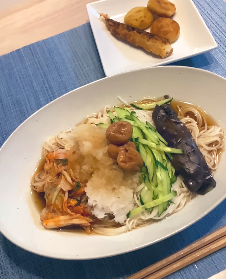 penpendiary's tweet photo. 今日の夕飯だよ〜

エビフライ
アンパンマンポテト
ぶっかけそーめん https://t.co/wAgNf2Byba