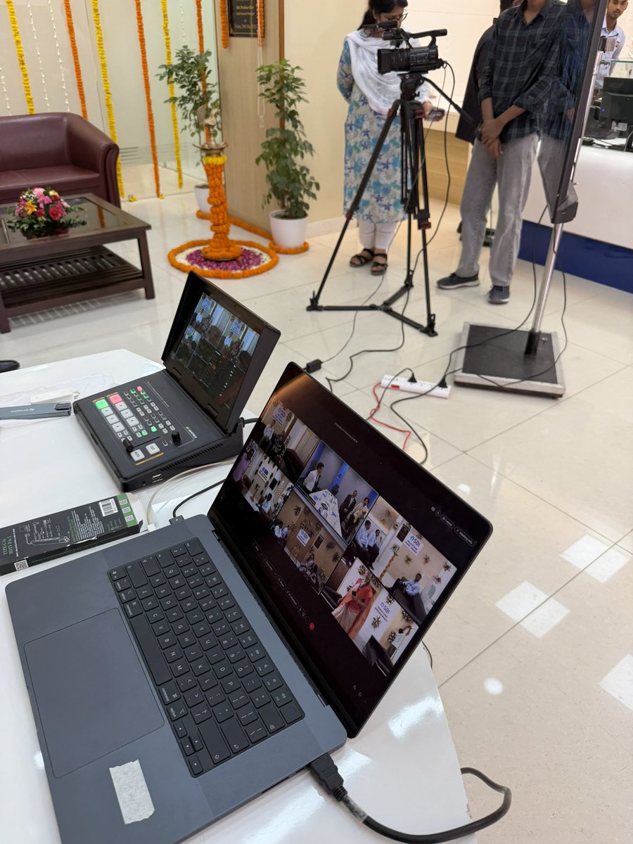TeleprompterSo2's tweet photo. Proud to support the SBI MSME Branch Opening Ceremony across 11 locations with professional video conference setup, cameras, plasma displays, audio systems and live streaming support.

📞 +91 99719 17945

#SBI #MSME #VideoConference #LiveStreaming #HybridEvent https://t.co/FYDEjbKgst